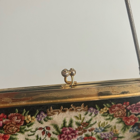 Antique floral tapestry clutch purse - Picture 10 of 11